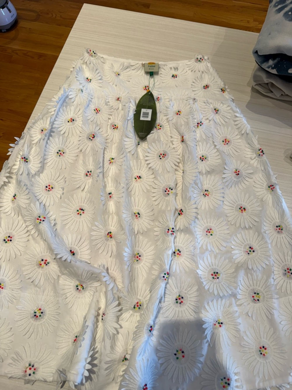 FARM Rio White Daisy Appliqué A-Line Skirt with Multicolor Centers - size L BNWT